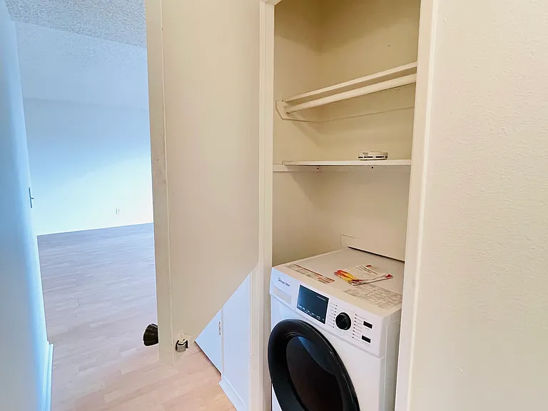 814 E Windsor Rd #208 — Photo 9