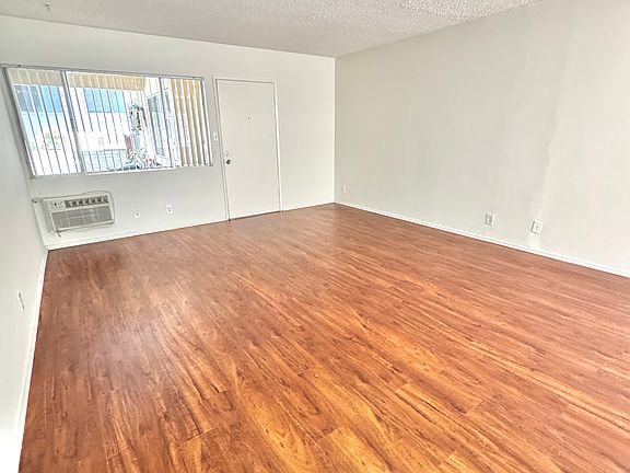 4th image of 14200 Roscoe Blvd APT 3