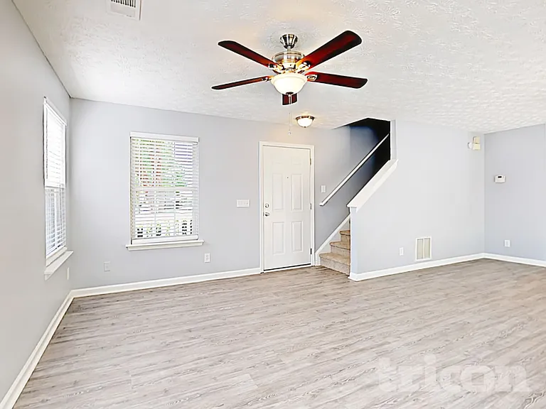 1202 W Oaks Way — Photo 4