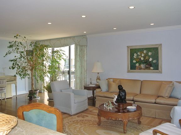 5th image of 270-10-33W Queens Ave