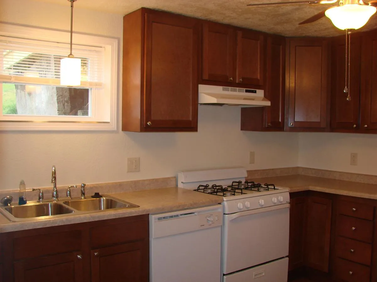 2 bed, $1,000 — Photo 2