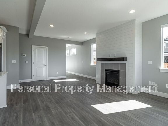 5th image of 711 NW 178th St