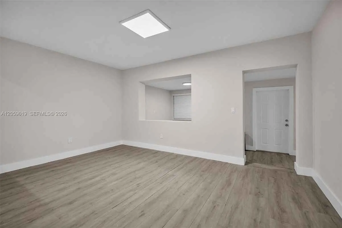 3030 Nw 16th St # 1 Miami, Fl 33125 — Photo 4