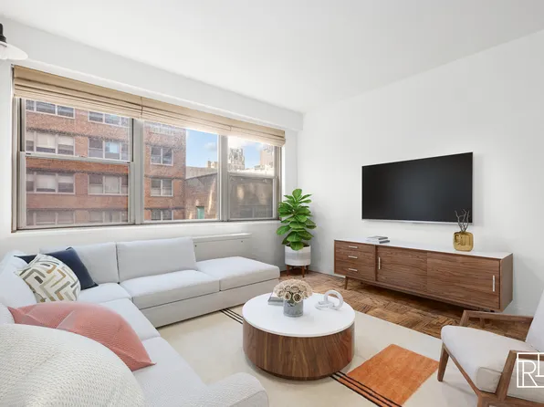 10 West 15th Street image 2 of 11