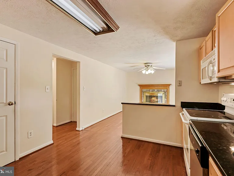 9404 Mirror Pond Dr — Photo 18