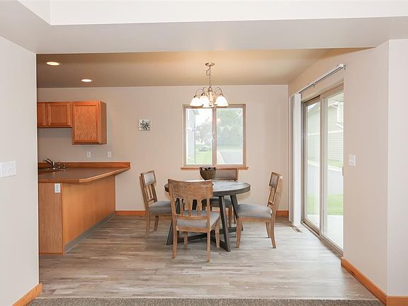5th image of 4024 Broadwater St