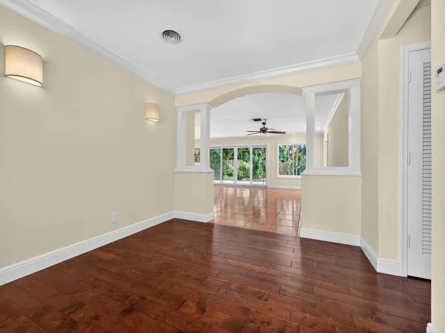 701 SW 5th St — Photo 6