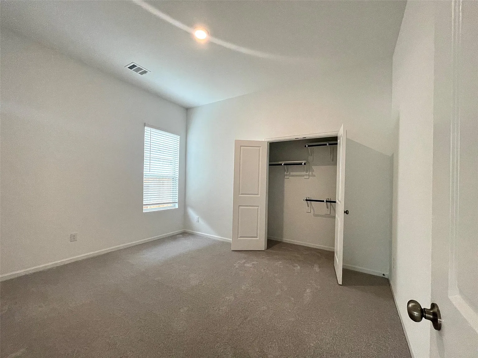 4 bed, 3.5 bath, 2667 sqft, $2,750 — Photo 3