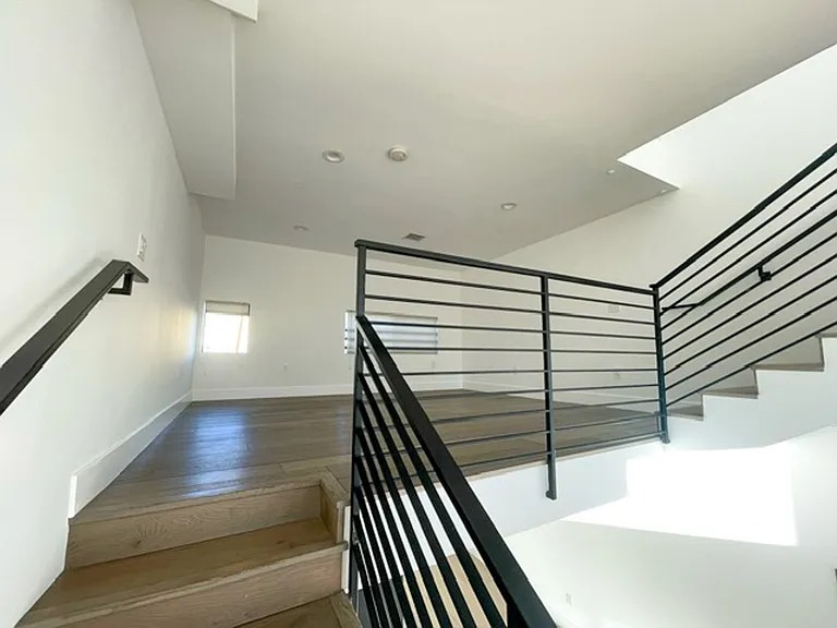 321 N Bixel St — Photo 10