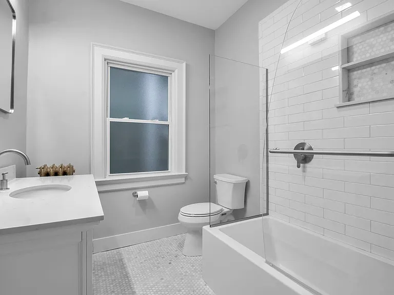 100 Richmond Ave #UPPER — Photo 28