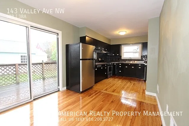 5 bed, 2.5 bath, 1504 sqft, $2,950 — Photo 3