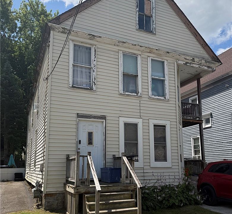 2nd image of 922 Elizabeth St