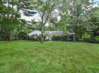 4 The Pnes, Old Westbury, NY 11568
