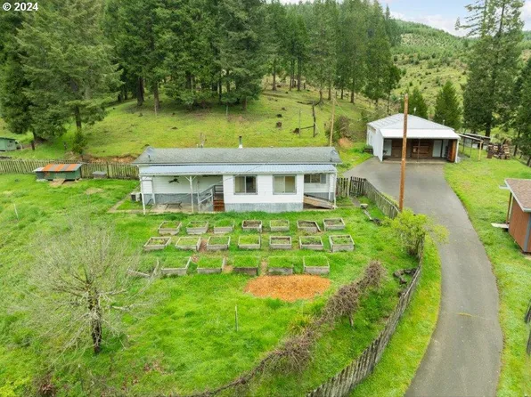 10908 N Myrtle Rd, Myrtle Creek, OR 97457