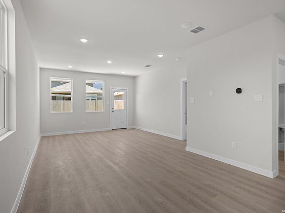 4th image of 5619 Franklin Hills
