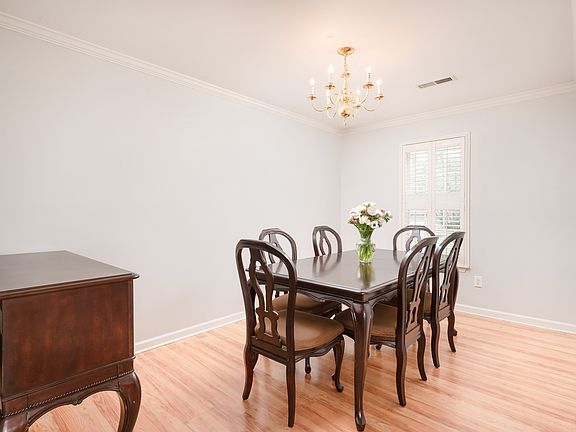 4th image of 166 Rosewood Dr NE