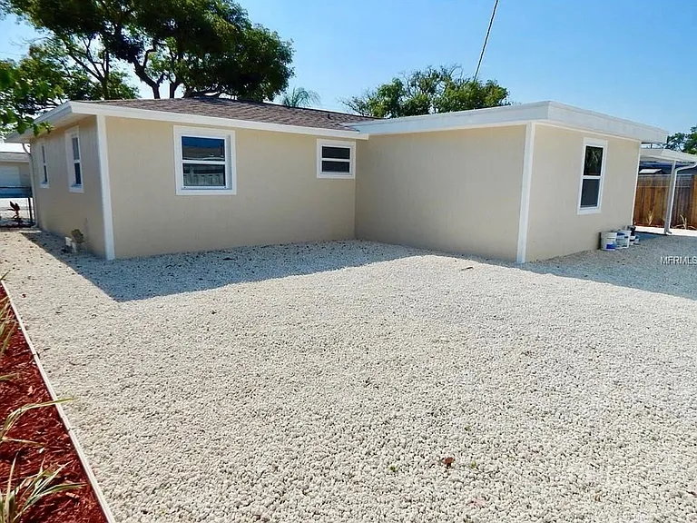 2240 Tahitian Dr — Photo 17