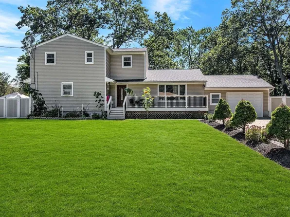 70 Willow Street, Central Islip, NY 11722