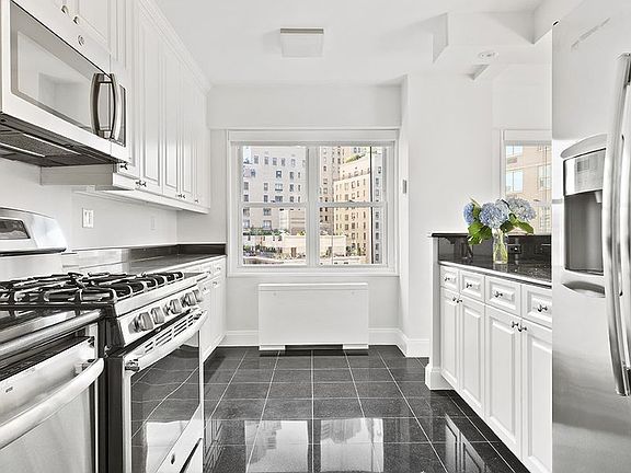 5th image of 20 W 64th St APT 10D