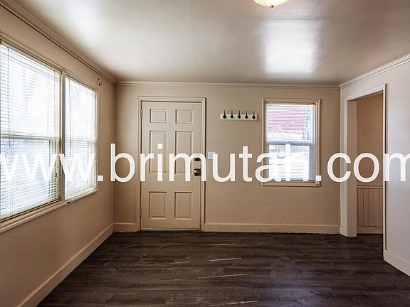 3rd image of 122 1/2 W Girard Pl #3