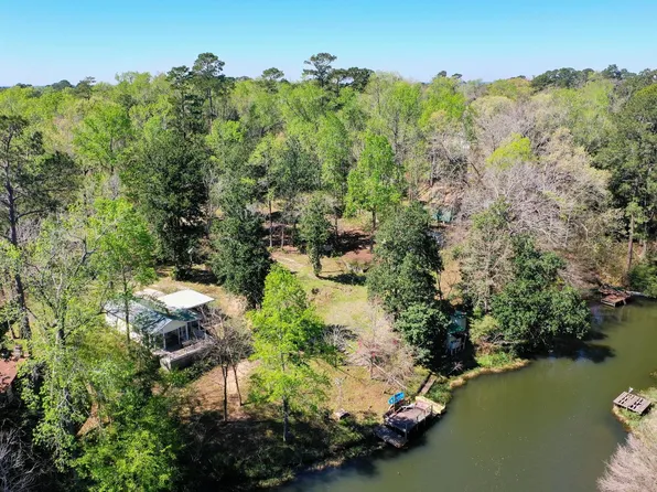 400 Driftwood Dr, Goodrich, TX 77335