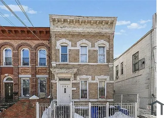 181 Atkins Ave — Photo 1