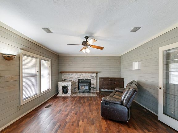 4th image of 10356 Cox Ln
