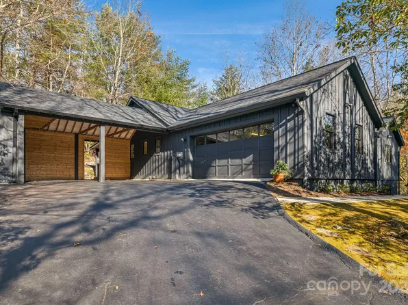 681 Dotsi Dr, Brevard, NC 28712