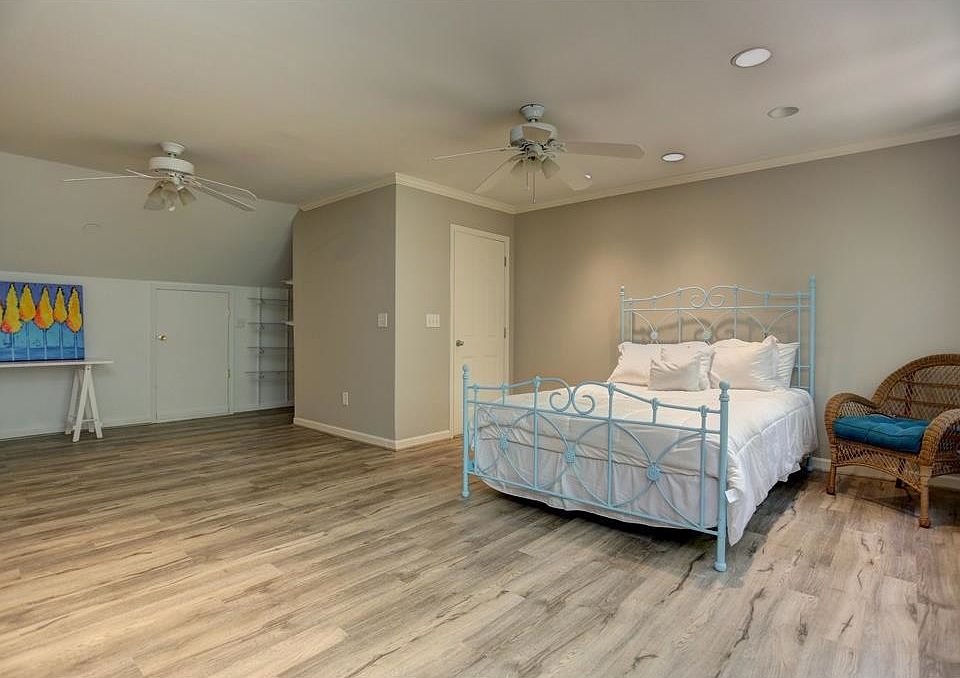 First room for rent