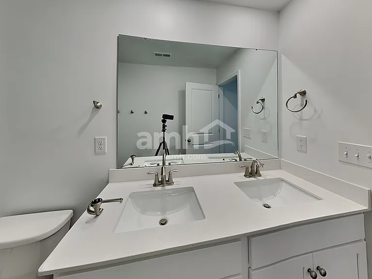 1208 Livengood Way — Photo 15
