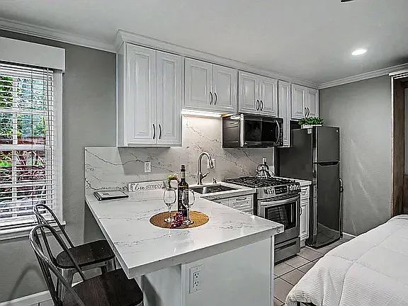 615 Empey Way — Photo 4