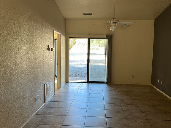 3rd image of 4005 E Valley Ln APT 1