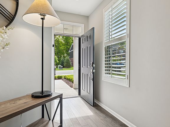 4th image of 765 Hummingbird Dr