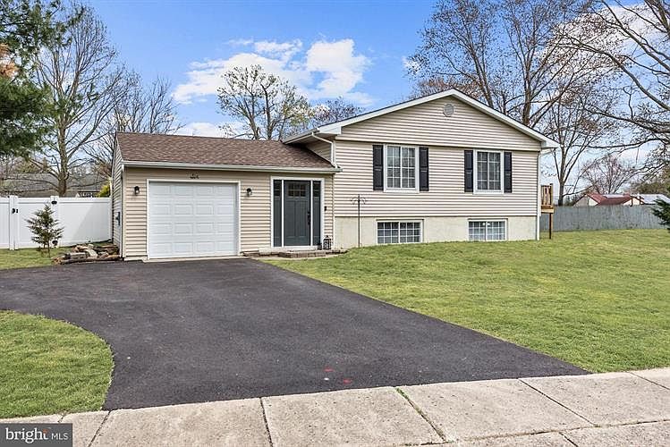 1st image of 6 Maiese Ave
