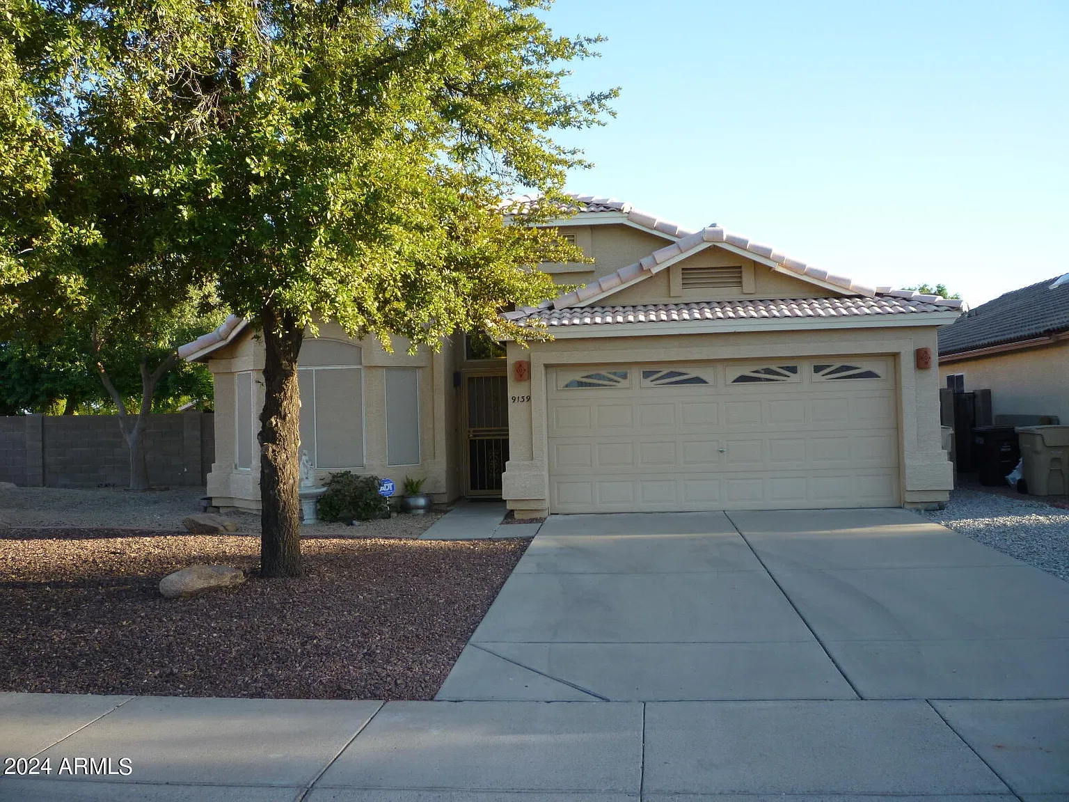 3 bed, 2.0 bath, 1640 sqft, $2,200 — Photo 1