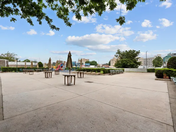 61-20 Grand Central Parkway image 11 of 18