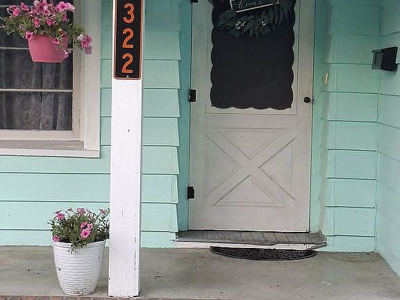 3rd image of 322 N East St