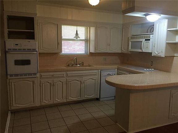 5th image of 1307 Hillside Dr