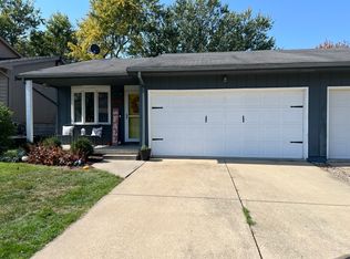 1308 Challis Dr, Bloomington, IL