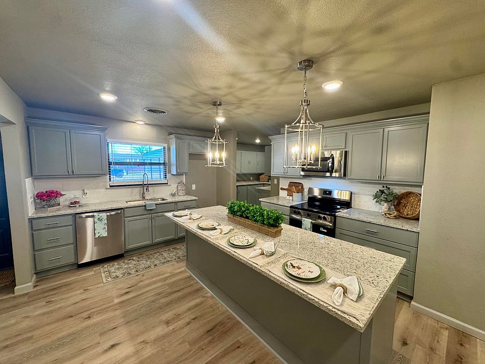 1st image of 106 N 22nd Pl