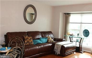 3rd image of 14031 Lestric Ln