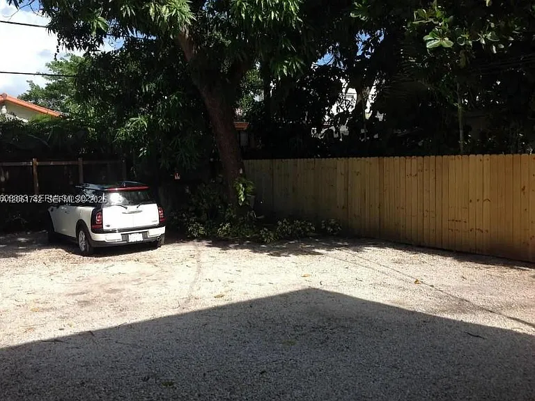 1661 SW 13th St #3 — Photo 20