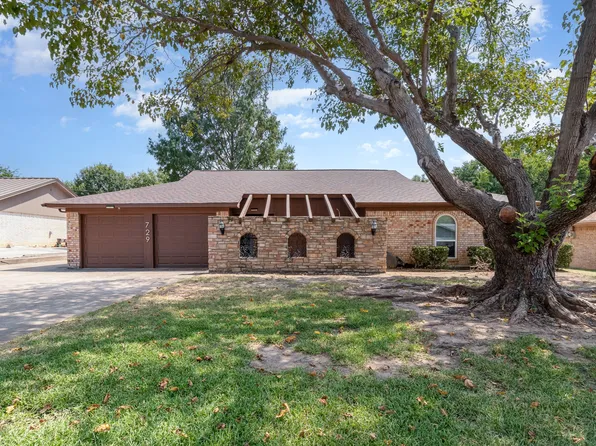 729 Toni Dr, Hurst, TX 76054