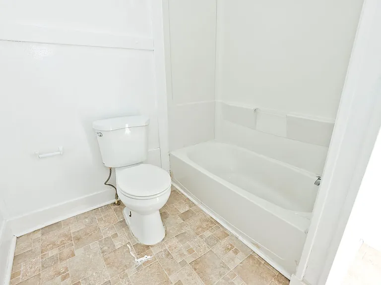 257 Alphonse St — Photo 14