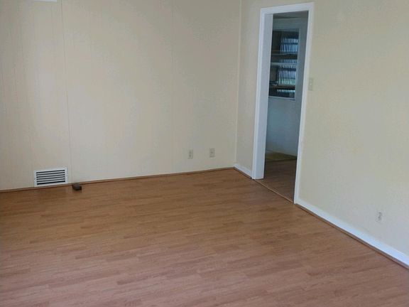 5th image of 1029 E Corrington Ave