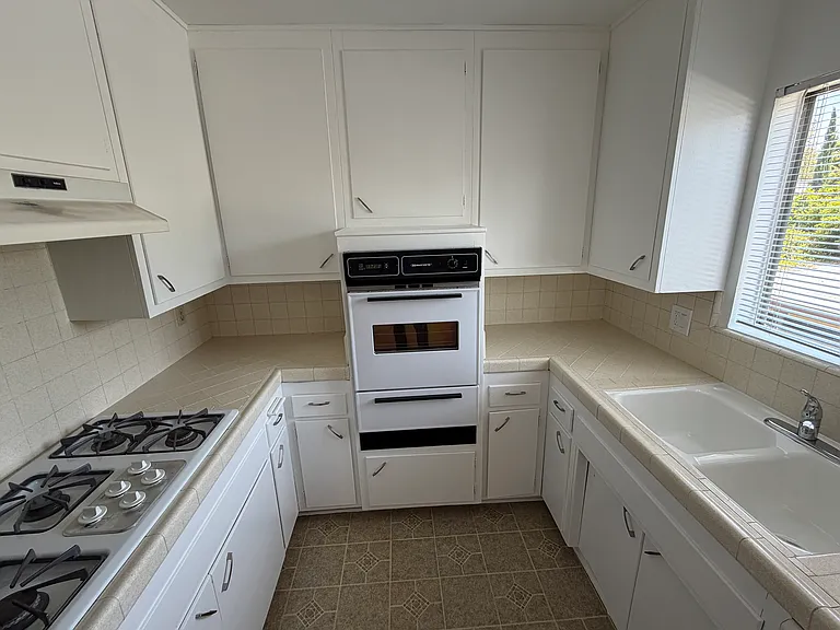 4444 Whitsett — Photo 17