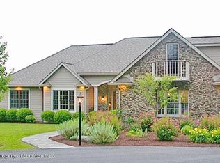 107 Meadowside Ln #L-2E, Scott Township, PA 18414