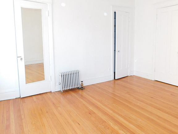 4th image of 646 Sheridan Sq #C