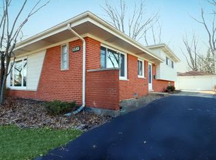 1332 N Highland Ave, Arlington Heights, IL 60004