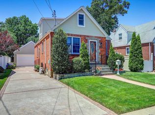 248 Grange St, Franklin Square, NY 11010